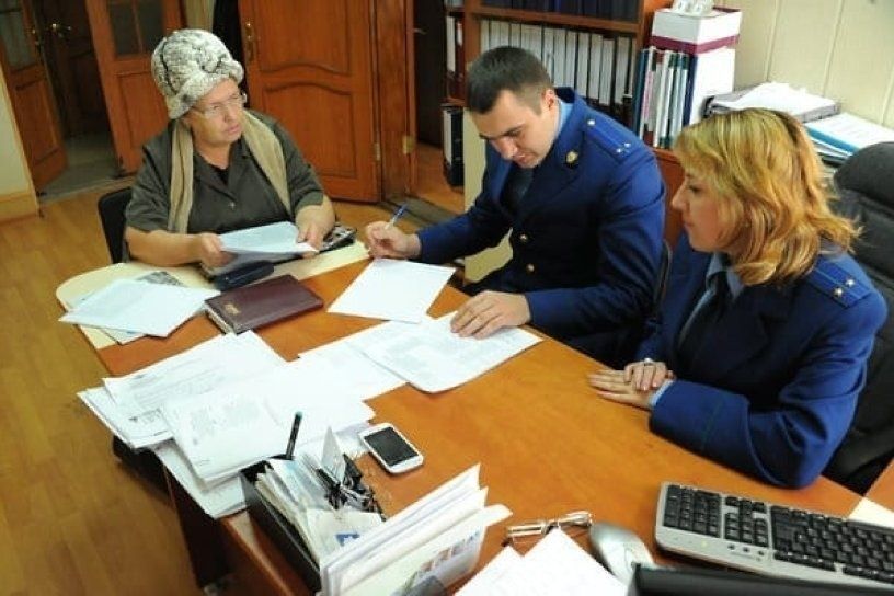 Скандал вокруг продажи квартиры пенсионеров: пристав подверглась уголовной ответственности