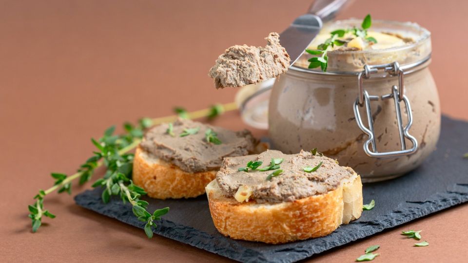 Вкуснее магазинного: рецепт особого куриного паштета к любому застолью