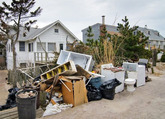 Как эффективно утилизировать мусор с дачи