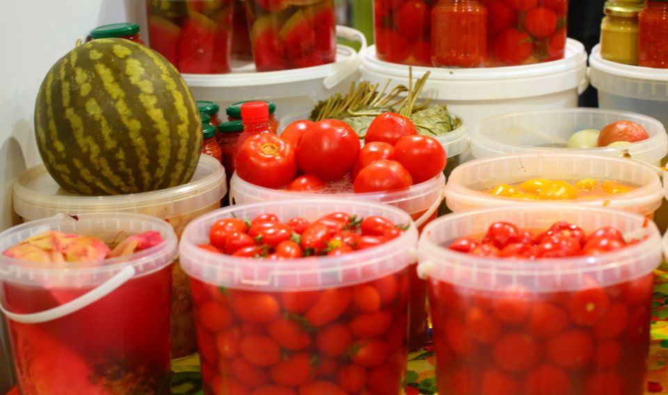 Пошаговое руководство по приготовлению бочковых томатов: просто и вкусно