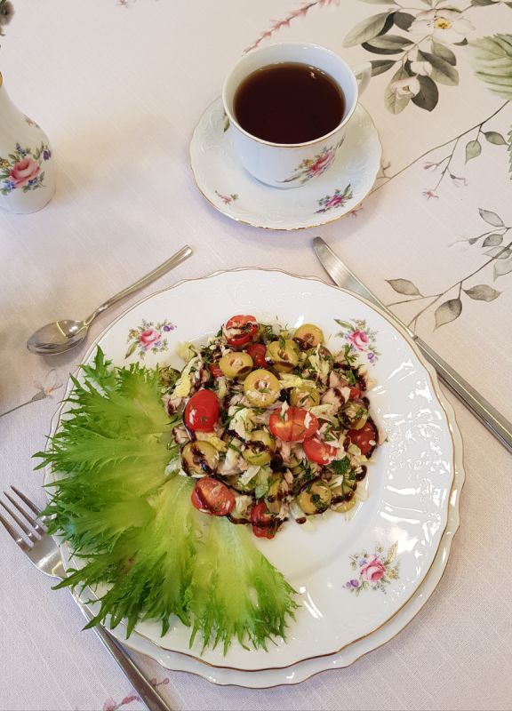 Нежный салат с рыбой и овощами для весеннего настроения