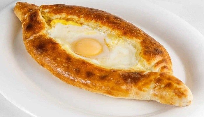 Хачапури по-аджарски лодочкой в домашних условиях: практичный взгляд на вкус и текстуру