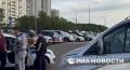 Из-за сомнительного предмета под машиной парковка возле метро Тропарево перекрыта