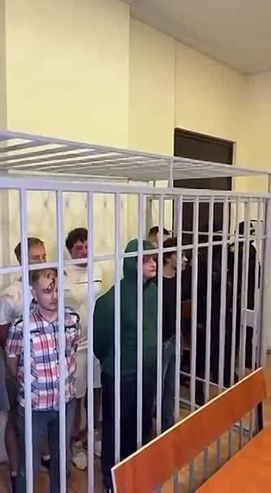         4 ,   