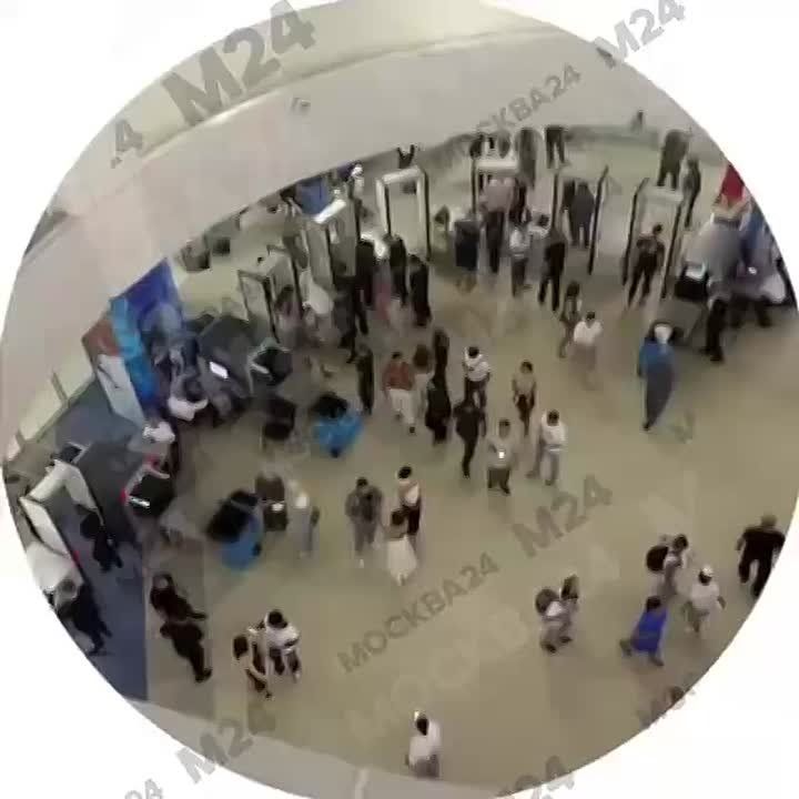  Akon     -  