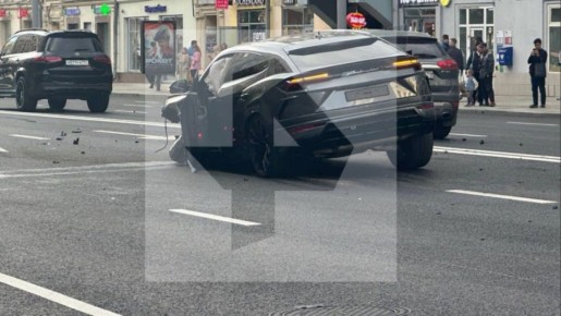    Lamborghini Urus  Toyota Camry      