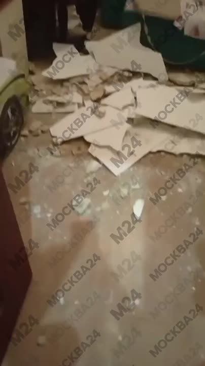 Потолок рухнул на спящих жильцов в районе Покровское-Стрешнево