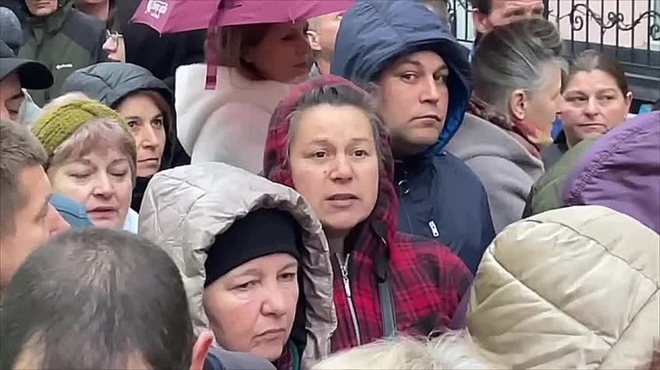 "Мы не можем посылать деньги домой, дети сидят голодные