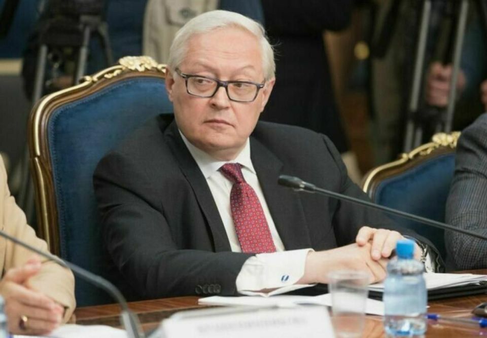 И вот шикарная новость о том как мы до последнего надеемся о чем-то договориться с Трампом, который уже в открытую ведёт войну против России: