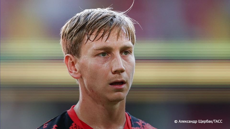 Футболист московского "Спартака" Наиль Умяров впервые вызван в сборную России, получив приглашение на товарищеские матчи, сообщили в пресс-службе Российского футбольного союза