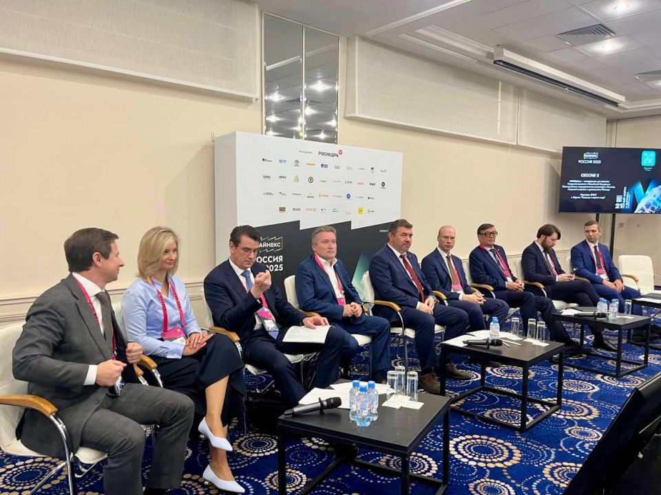 Роснедра провели открытый круглый стол на форуме «МАЙНЕКС Россия 2025»