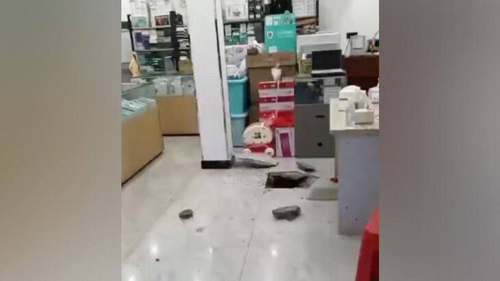 Самый трудолюбивый вор года: в Мьянме мужчина 9 дней копал тоннель к ювелирному магазину и вынес около 4 кг золотых украшений