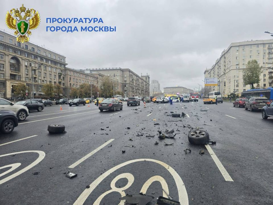 Четыре человека пострадали в результате столкновения четырех машин на Кутузовском проспекте в Москве, сообщили ТАСС в МВД
