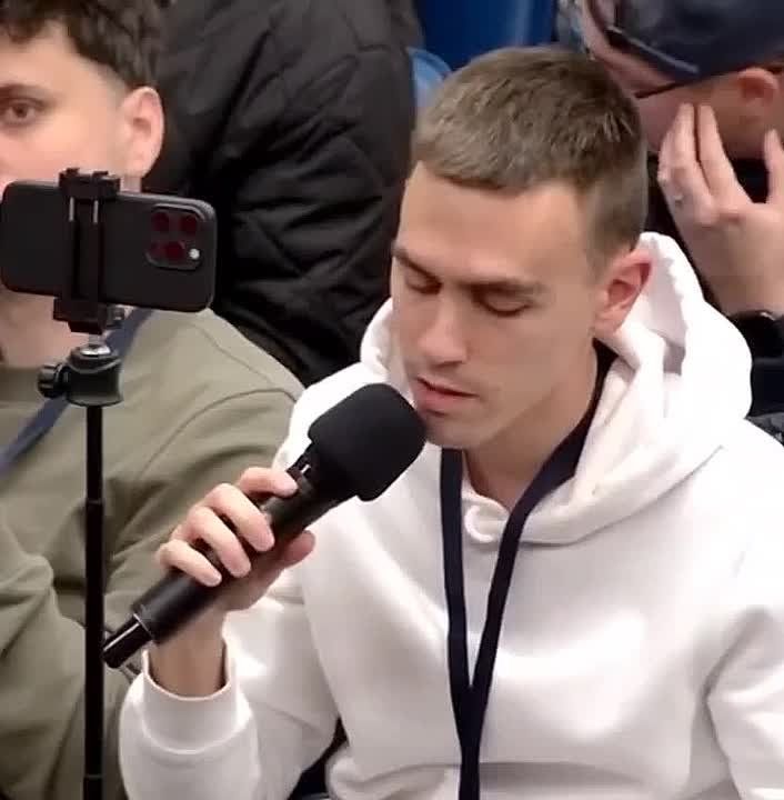 Между Эльбрусом и высотками Грозного Валерий Карпин выбрал… Лабубу!
