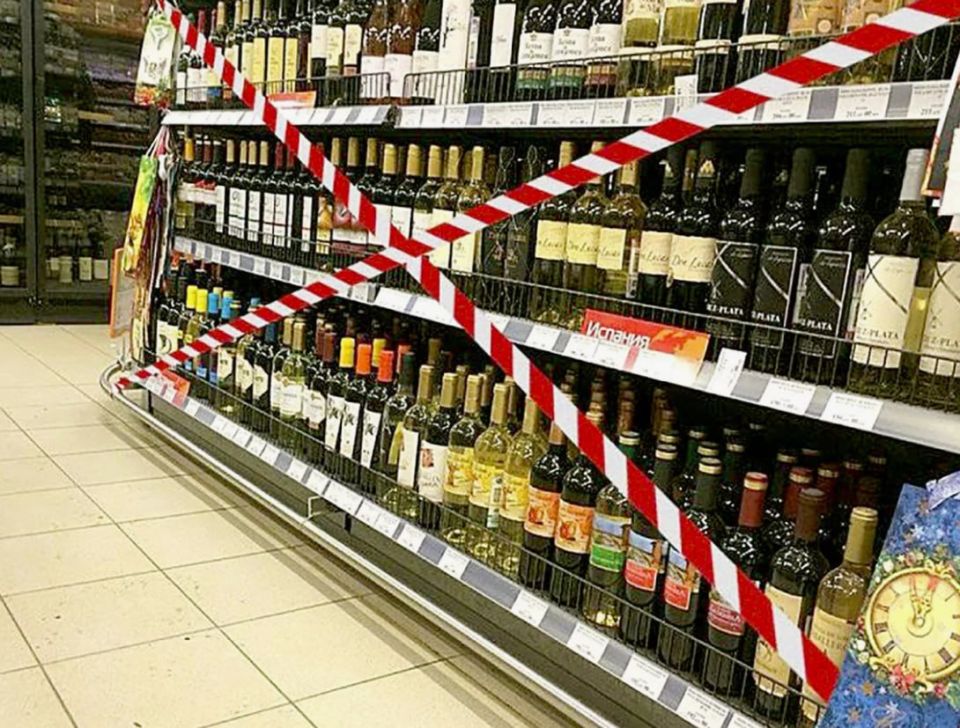 Новости к этому часу:. В Республике Алтай полностью запретят торговать алкоголем по выходным и праздникам