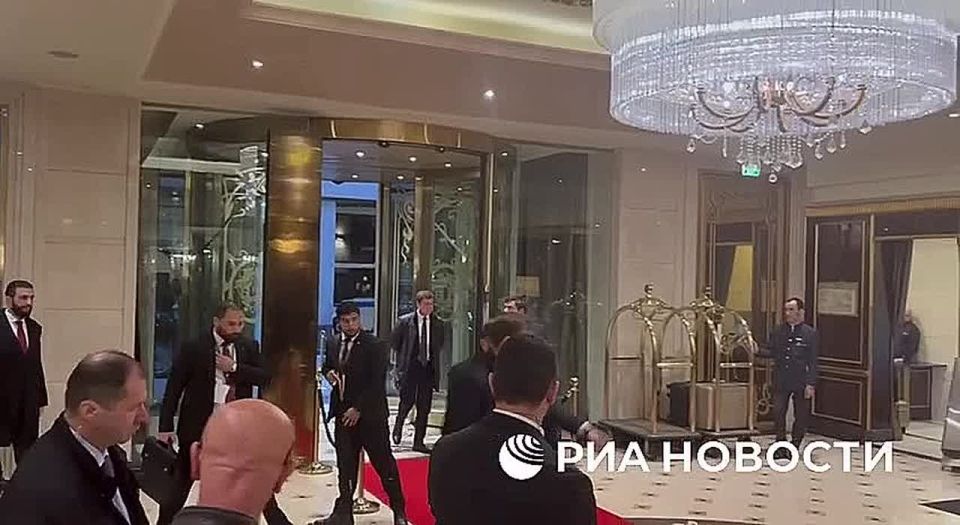 Президент Сирии на переходный период Ахмед аш-Шараа провел встречу с представителями сирийской диаспоры в России в одной из гостиниц Москвы, передает корреспондент РИА Новости