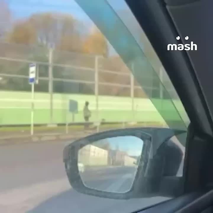 Первое массовое ДТП из-за гололёда в Москве случилось на Остафьевском шоссе — столкнулись 15 машин