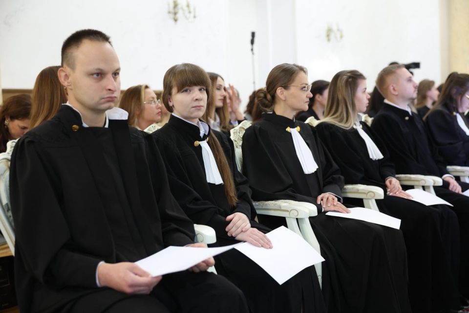 Алексей Шапошников: В Московской городской Думе впервые состоялась церемония принесения присяги и вручения удостоверений мировым судьям города Москвы Алексей Шапошников: В Московской городской Думе впервые состоялась церемония принесения присяги и вручения удостоверений мировым судьям города Москвы