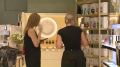 В Москве полицейские коробками выносили из магазина флаконы с неизвестными химикатами, которые продавались под видом всемирно известных брендов духов