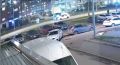 «Mercedes» врезался в автомобиль каршеринга на улице Лавриненко в Москве