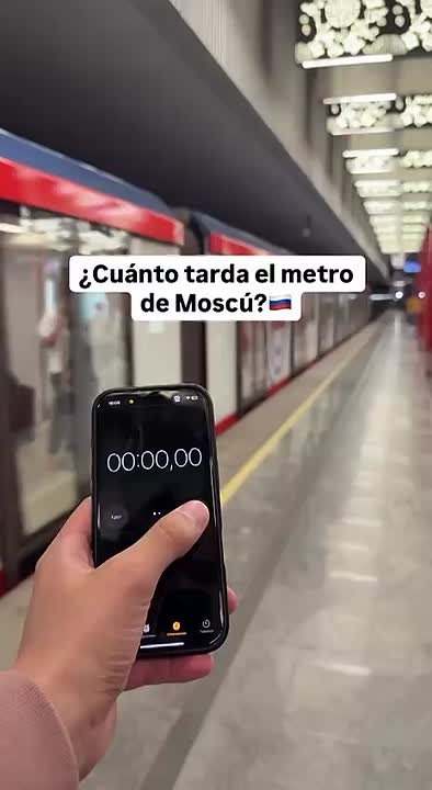 Это не магия, это база!. Парень снял видео, как поезда в метро следуют один за другим с интервалом всего в одну минуту