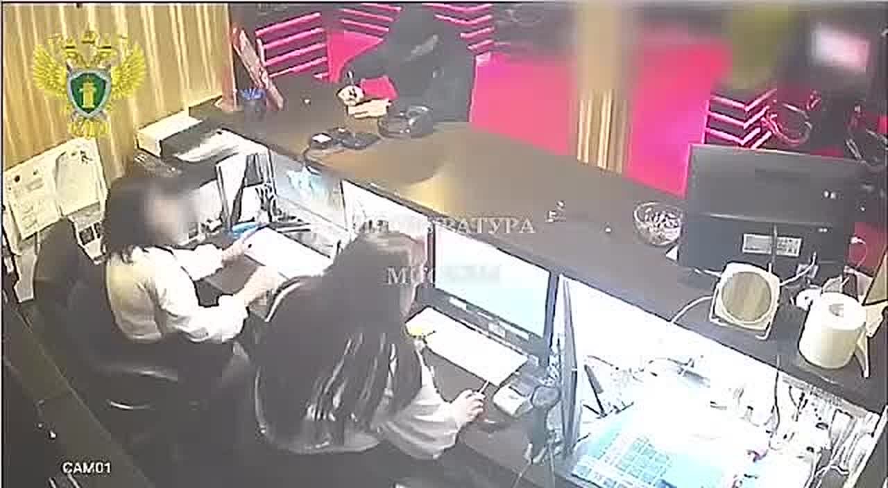 Мужчина ограбил букмекерскую контору с помощью одной бумажки