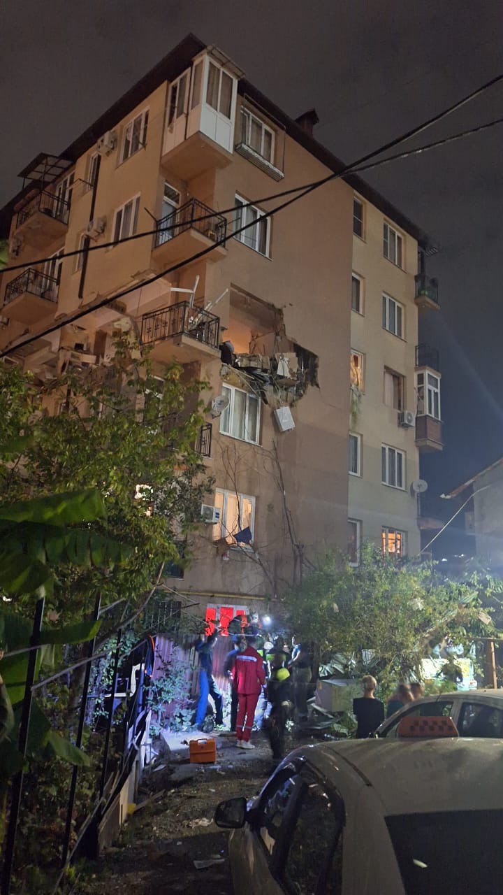 Количество пострадавших в результате взрыва бытового газа в квартире многоэтажки в Сочи увеличилось до трех, сообщили в оперштабе Краснодарского края Количество пострадавших в результате взрыва бытового газа в квартире многоэтажки в Сочи увеличилось до трех, сообщили в оперштабе Краснодарского края