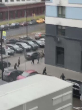 Массовая драка с палками и лопатами в ЖК «Прокшино» в Москве, пишут в местных группах