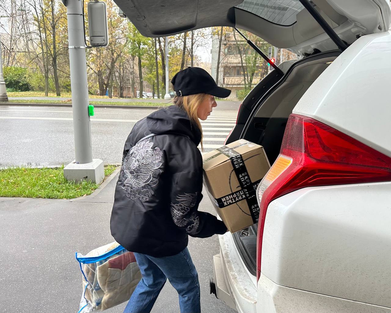 Евгений Попов: Утром субботы в приемной на Западе Москвы кипела работа — отправляли ребят с гуманитарным грузом для наших бойцов в Запорожье Евгений Попов: Утром субботы в приемной на Западе Москвы кипела работа — отправляли ребят с гуманитарным грузом для наших бойцов в Запорожье