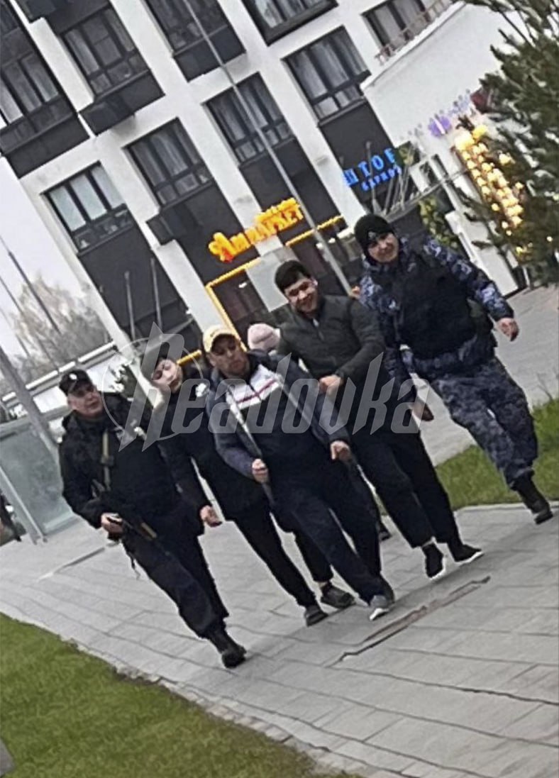 Массовые задержания проходят после драки мигрантов в столичном ЖК Массовые задержания проходят после драки мигрантов в столичном ЖК