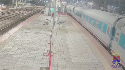 Транспортные полицейские города Бологое установили личность зацепера, ехавшего в Санкт-Петербург