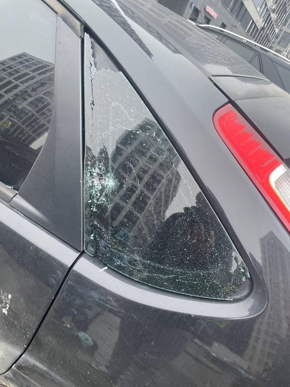 Полиция разбирается в обстоятельствах массовой (и, судя по кадрам, очень странной) драки на территории многоэтажки в Новой Москве, сообщили в МВД Полиция разбирается в обстоятельствах массовой (и, судя по кадрам, очень странной) драки на территории многоэтажки в Новой Москве, сообщили в МВД