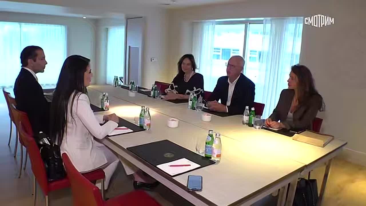 Валентин Богданов: Конгрессвумен Анне Паулине Луне уже начало «прилетать» за эти встречи и интервью, но девушка она храбрая