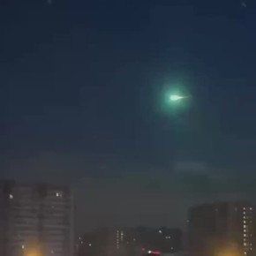 В Сети разошлись кадры с необычным летательным объектом над Москвой и Подмосковьем
