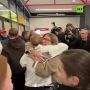 Ангелина Мельникова вернулась в Москву из Джакарты — трёхкратной чемпионкой мира