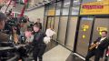 "Калинкой-Маликой" встретили наших гимнастов в аэропорту в Москве после их триумфа в Джакарте