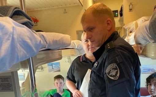 Транспортные полицейские проводят профилактические занятия с юными пассажирами агитпоезда «80 ЛЕТ ВЕЛИКОЙ ПОБЕДЫ. АРСЕНАЛ ПОБЕДЫ-КАЗАНЬ. ГОРОД-ГЕРОЙ МОСКВА-2025» Транспортные полицейские проводят профилактические занятия с юными пассажирами агитпоезда «80 ЛЕТ ВЕЛИКОЙ ПОБЕДЫ. АРСЕНАЛ ПОБЕДЫ-КАЗАНЬ. ГОРОД-ГЕРОЙ МОСКВА-2025»