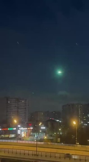 Таинственный зеленый объект пронесся над Москвой