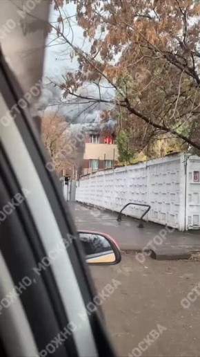 На юго-востоке Москвы пожар в здании на Угрешской