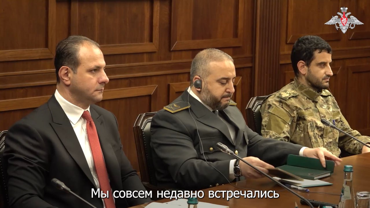 Кадры встречи министра обороны России Андрея Белоусова с министром обороны Сирии дивизионным генералом Махрафом Абу Касрой в Москве Кадры встречи министра обороны России Андрея Белоусова с министром обороны Сирии дивизионным генералом Махрафом Абу Касрой в Москве