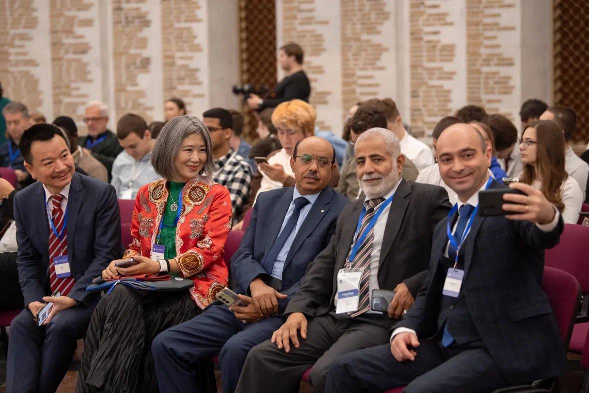 Министр науки и высшего образования Валерий Фальков поприветствовал участников Международного форума иностранных выпускников российских и советских вузов, который проходит в Москве а Музее Победы Министр науки и высшего образования Валерий Фальков поприветствовал участников Международного форума иностранных выпускников российских и советских вузов, который проходит в Москве а Музее Победы