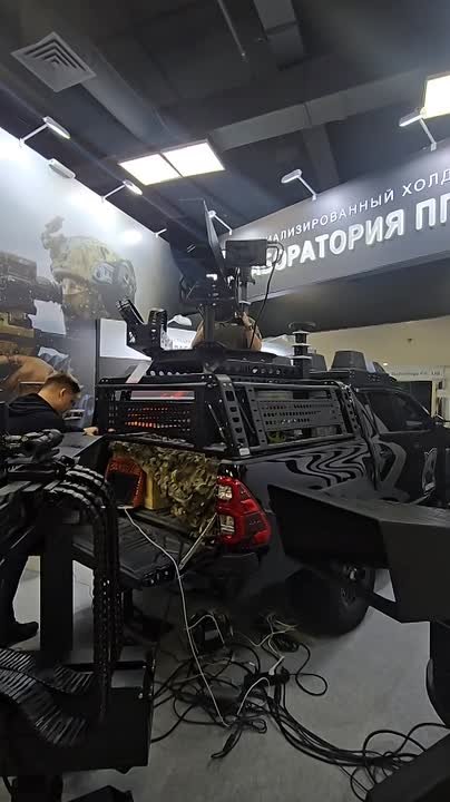 Фотографии с международной выставки «Интерполитех», которая проходит в Москве на территории ВДНХ