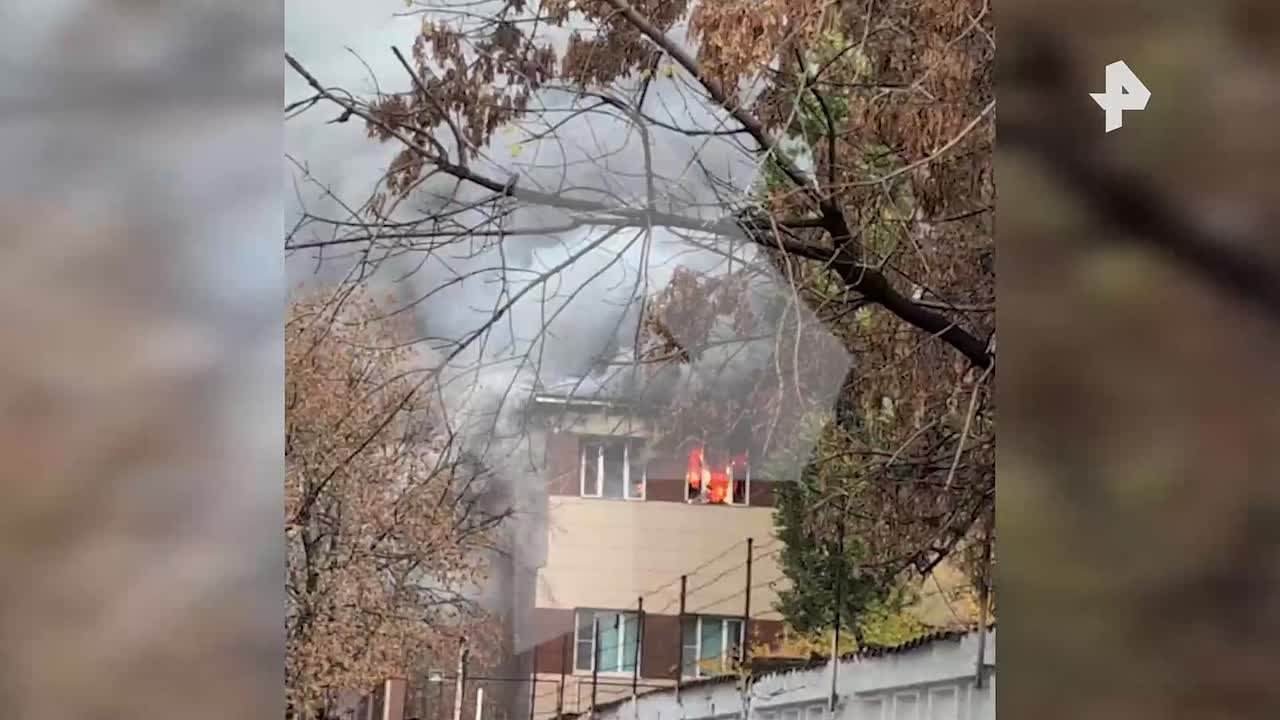 Пожар вспыхнул на третьем этаже административного здания на юго-востоке Москвы
