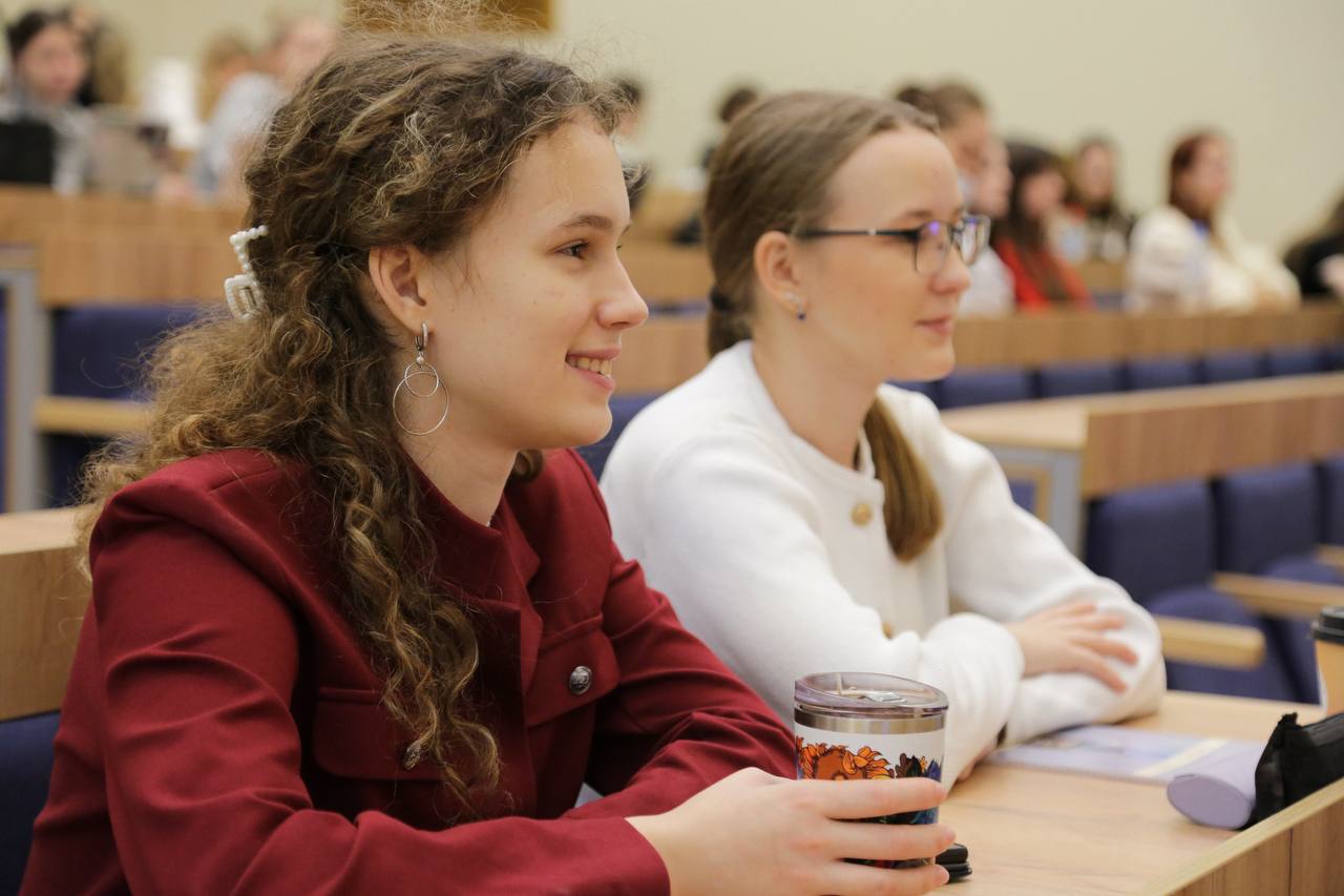 Более тысячи студентов в 11 ведущих вузах России — от Калининграда до Владивостока — стали слушателями образовательного дня по противодействию фейковой информации в рамках Международного форума «Диалог о фейках 3.0» Более тысячи студентов в 11 ведущих вузах России — от Калининграда до Владивостока — стали слушателями образовательного дня по противодействию фейковой информации в рамках Международного форума «Диалог о фейках 3.0»