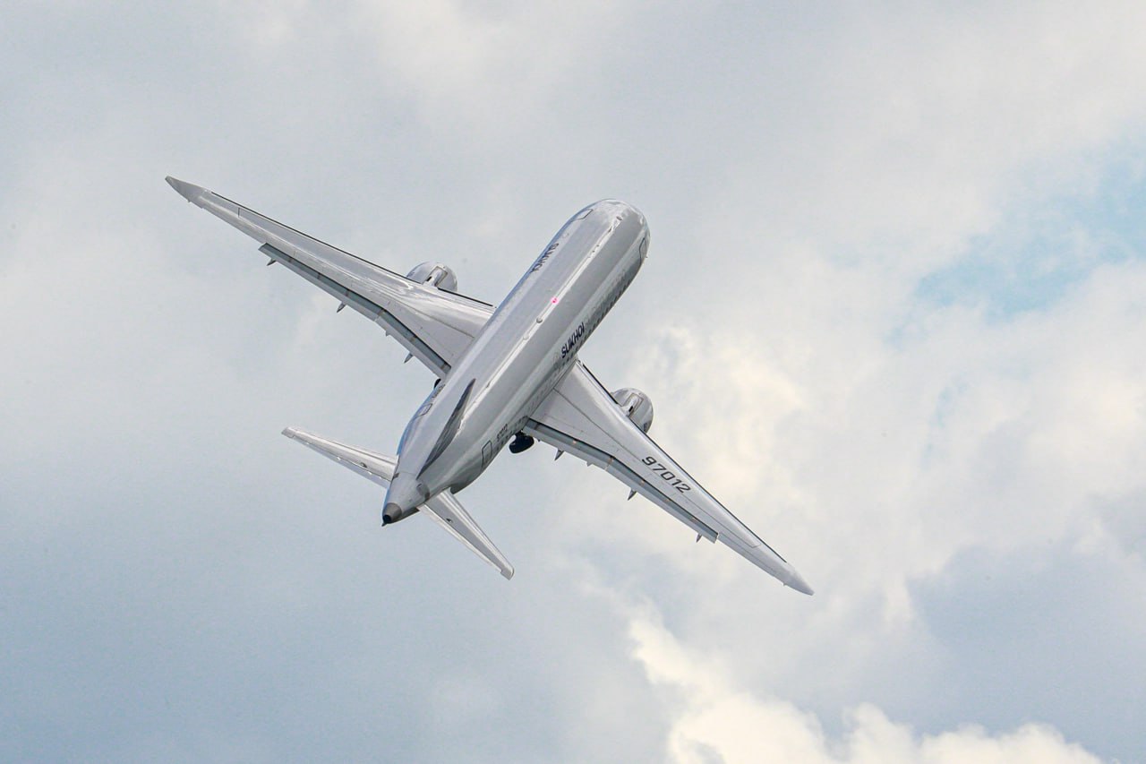 Российская Объединенная авиастроительная корпорация и индийская Hindustan Aeronautics Limited (HAL) в Москве подписали соглашение о производстве в Индии гражданских пассажирских самолетов Superjet 100