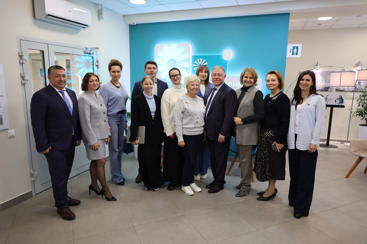 Дом заботы: столичные парламентарии посетили Научно-практический геронтопсихиатрический центр