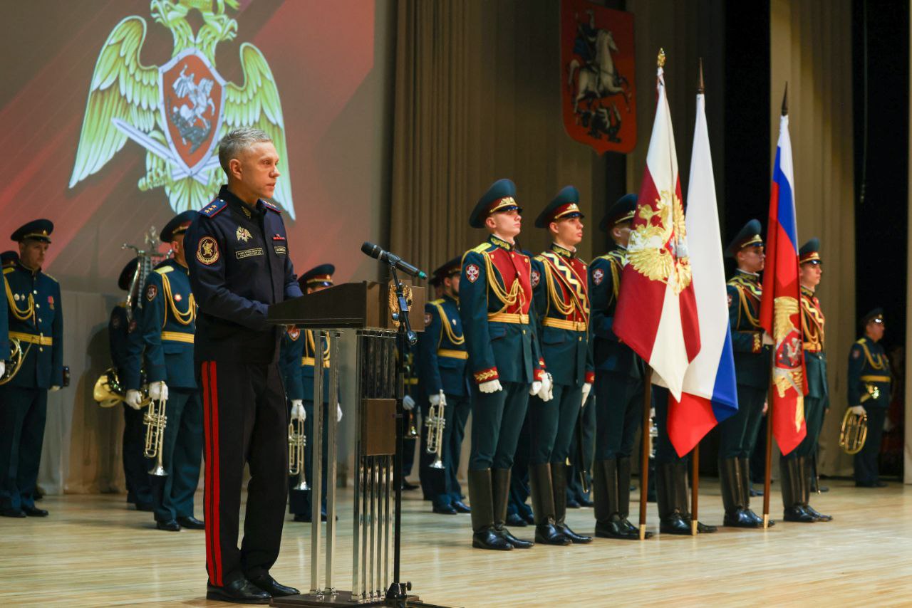 Заместитель директора Росгвардии генерал-полковник полиции Василий Сонин вручил награды сотрудникам вневедомственной охраны Заместитель директора Росгвардии генерал-полковник полиции Василий Сонин вручил награды сотрудникам вневедомственной охраны