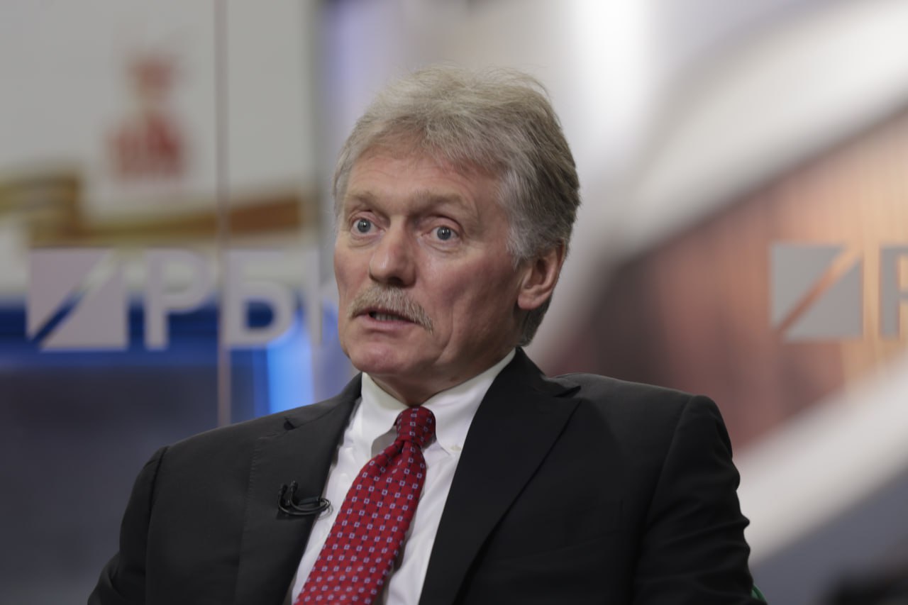 Москва продолжает диалог с Баку, переговоры помогают изменить вектор отношений двух стран, заявил пресс-секретарь президента России Дмитрий Песков на брифинге, передает корреспондент РБК