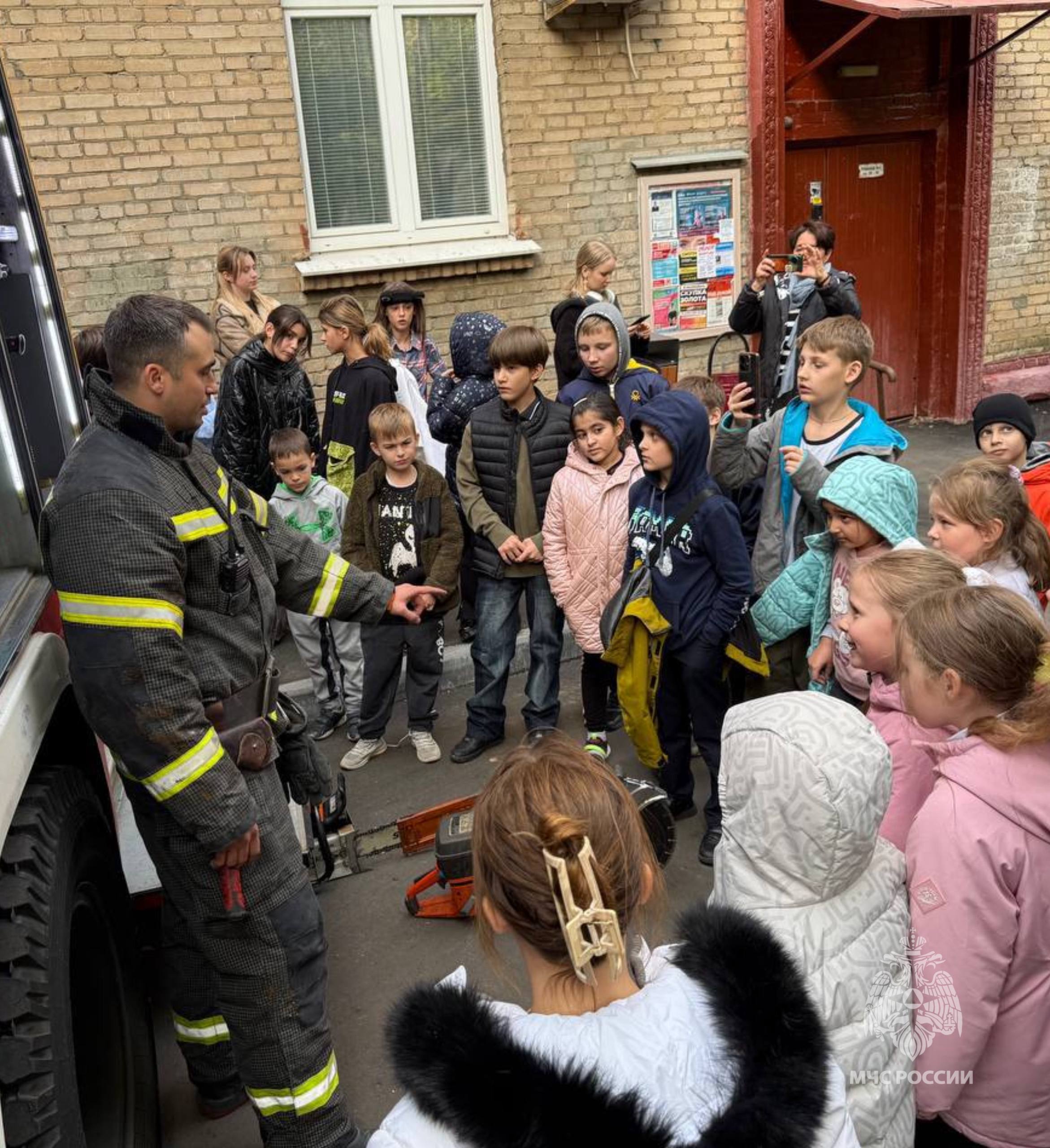 Труд тяжелый и опасный. В семейном центре «Согласие» совместно с Управлением по СЗАО ГУ МЧС России по г. Москве прошел конкурс среди детей и подростков «Труд тяжелый и опасный», посвященный 35-летию МЧС России Труд тяжелый и опасный. В семейном центре «Согласие» совместно с Управлением по СЗАО ГУ МЧС России по г. Москве прошел конкурс среди детей и подростков «Труд тяжелый и опасный», посвященный 35-летию МЧС России