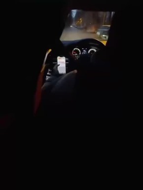 А вы точно таксист?!. Пассажир снял пугающее видео с заднего сиденья: за рулём — водитель, который едет по маршруту и… листает билеты по ПДД! Единственное объяснение: он перфекционист, который непрерывно прокачивает свои...